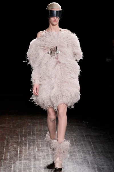 Look 19